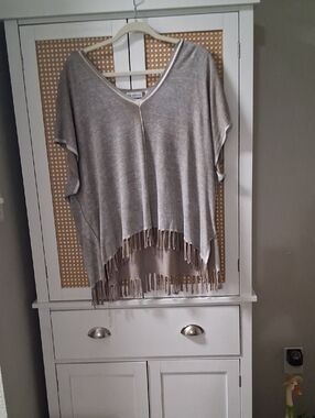 525 America Heather Taupe V‑Neck Knit Top with Cream Trim